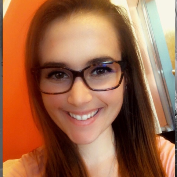 Meet your Posher, Alicia - Picture 3 of 7